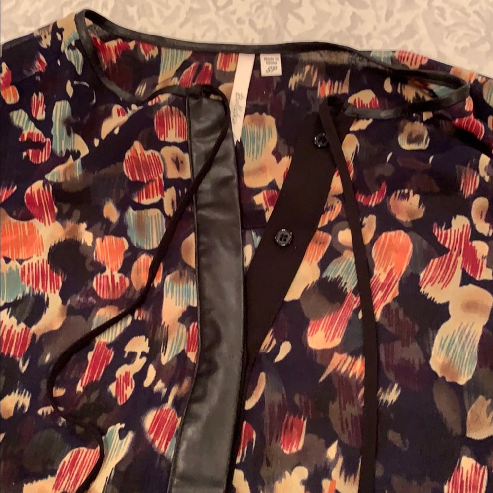 Sheer Patterned Blouse - Picture 2 of 2